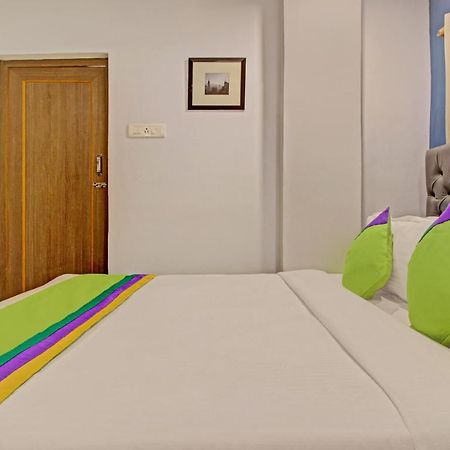 Hotel Royal Crowne Near Kolkata Airport Екстер'єр фото