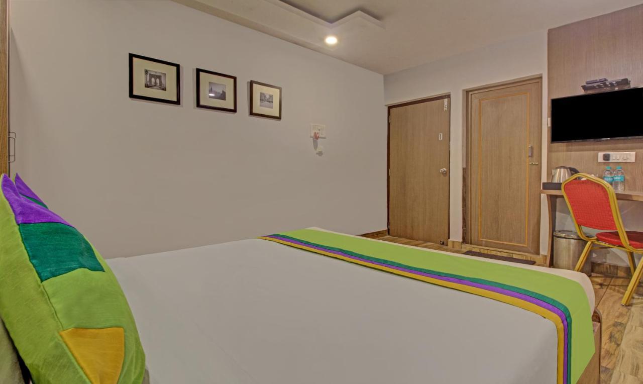 Hotel Royal Crowne Near Kolkata Airport Екстер'єр фото