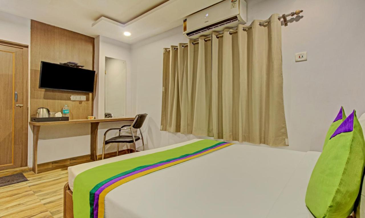 Hotel Royal Crowne Near Kolkata Airport Екстер'єр фото
