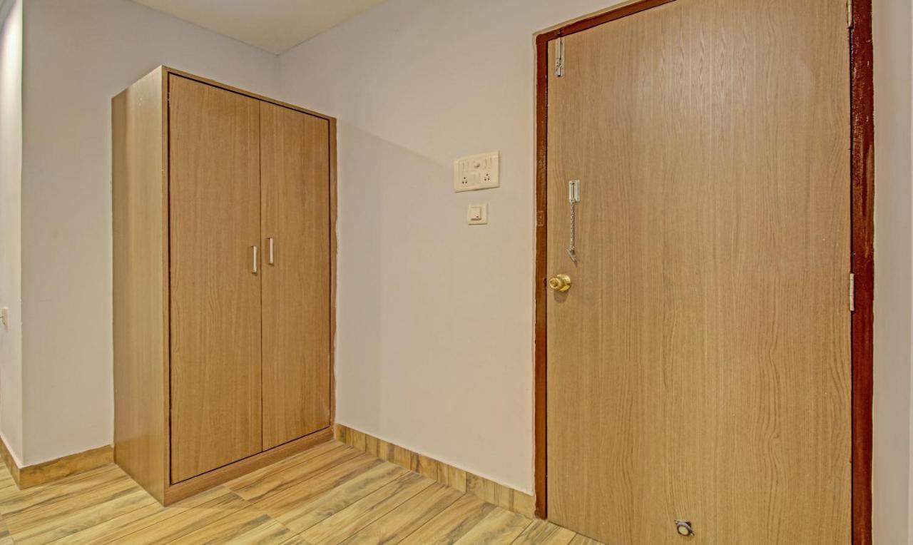 Hotel Royal Crowne Near Kolkata Airport Екстер'єр фото