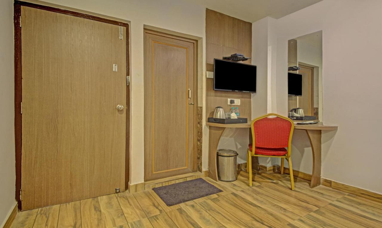 Hotel Royal Crowne Near Kolkata Airport Екстер'єр фото
